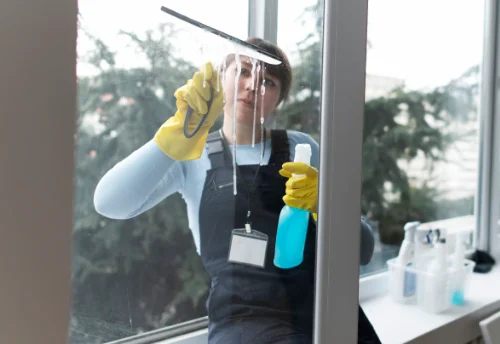 Nettoyage de vitres intérieures et extérieures à la Chapelle-Vicomtesse